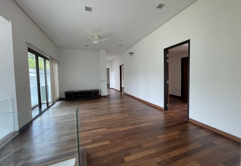 2 Storey End Lot Bungalow With Facing River The Re