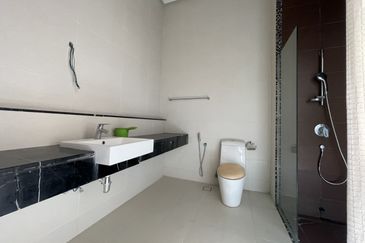 2 Storey End Lot Bungalow With Facing River The Re