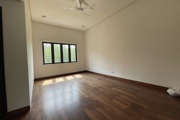 2 Storey End Lot Bungalow With Facing River The Re