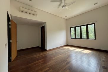 2 Storey End Lot Bungalow With Facing River The Re