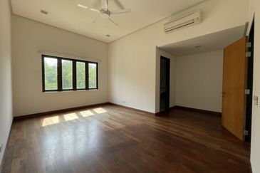 2 Storey End Lot Bungalow With Facing River The Re