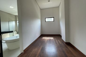 2 Storey End Lot Bungalow With Facing River The Re