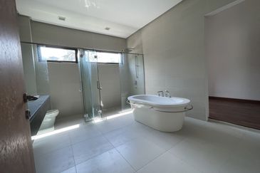 2 Storey End Lot Bungalow With Facing River The Re