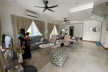 2.5Storey Semi-D Cluster Hevea Kemensah Tmn Melawa