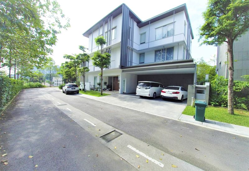 3 Storey Villa Bungalow Park Manor,Sierramas Sunga