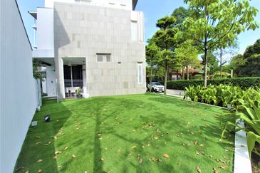 3 Storey Villa Bungalow Park Manor,Sierramas Sunga