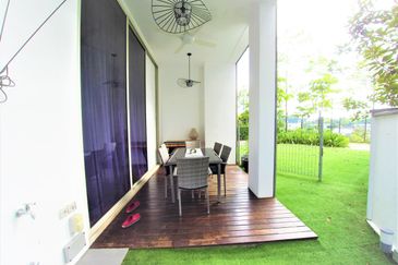 3 Storey Villa Bungalow Park Manor,Sierramas Sunga