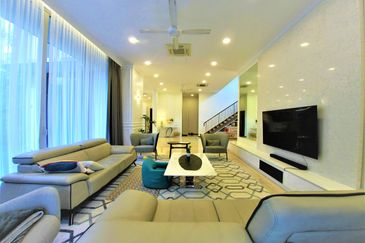 3 Storey Villa Bungalow Park Manor,Sierramas Sunga