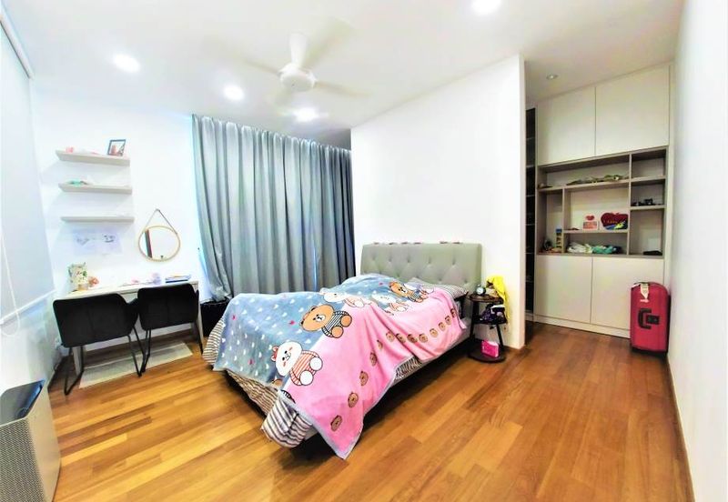 3 Storey Villa Bungalow Park Manor,Sierramas Sunga