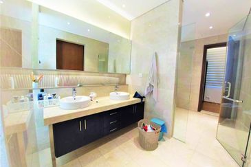 3 Storey Villa Bungalow Park Manor,Sierramas Sunga