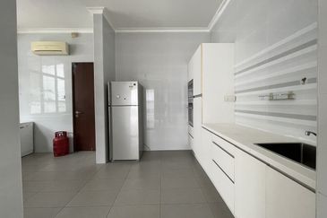 3 Storey Semi-D Beverly Height, Phase 5 Freehold 5