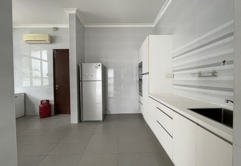 3 Storey Semi-D Beverly Height, Phase 5 Freehold 5