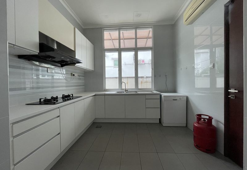 3 Storey Semi-D Beverly Height, Phase 5 Freehold 5