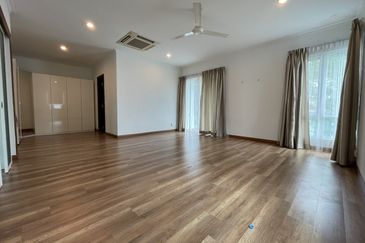 3 Storey Semi-D Beverly Height, Phase 5 Freehold 5