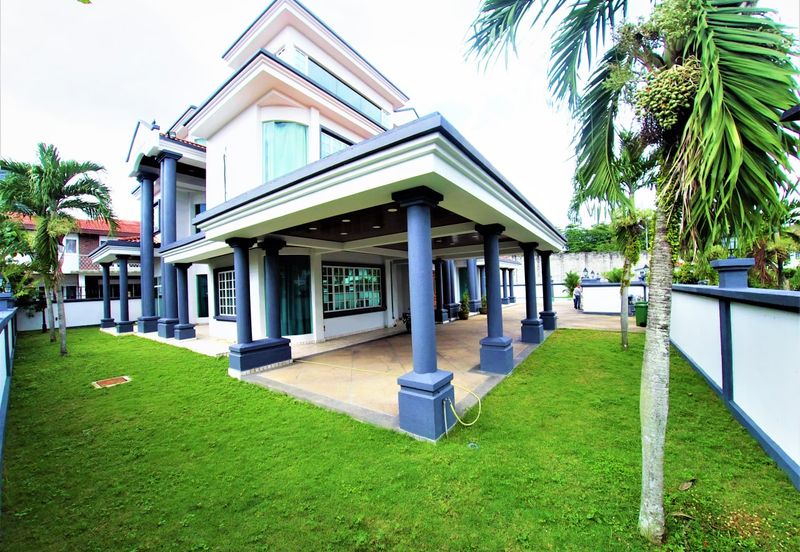 3 Storey Corner Lot Bungalow With Pool Titiwangsa 