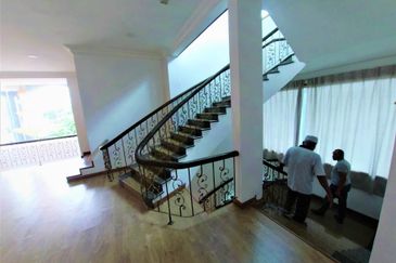 3 Storey Corner Lot Bungalow With Pool Titiwangsa 