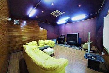 3 Storey Corner Lot Bungalow With Pool Titiwangsa 