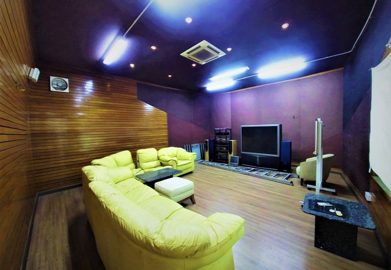 3 Storey Corner Lot Bungalow With Pool Titiwangsa 