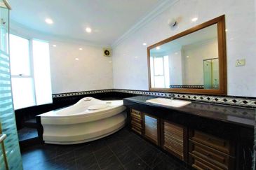 3 Storey Corner Lot Bungalow With Pool Titiwangsa 