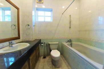 3 Storey Corner Lot Bungalow With Pool Titiwangsa 