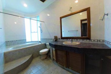 3 Storey Corner Lot Bungalow With Pool Titiwangsa 