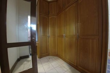 3 Storey Corner Lot Bungalow With Pool Titiwangsa 