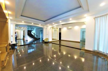 3 Storey Corner Lot Bungalow With Pool Titiwangsa 