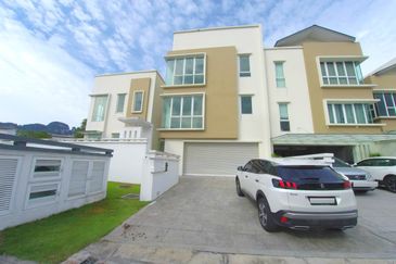 3 Storey Twin Villa Corner Lot Contours Melawati  
