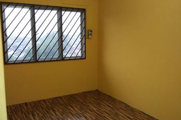 Freehold Villa Mewah Apartment Salak South 850 sqf