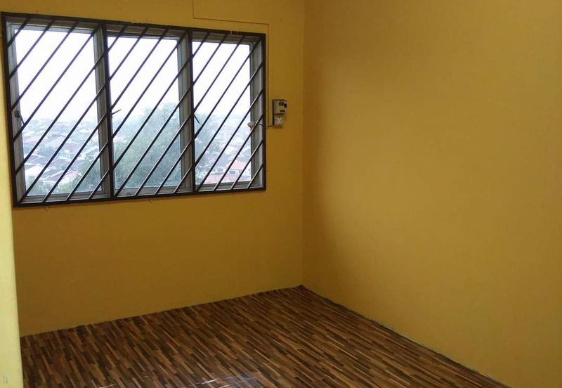 Freehold Villa Mewah Apartment Salak South 850 sqf