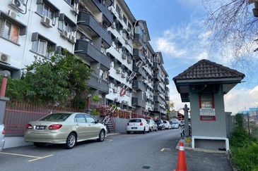 Freehold Villa Mewah Apartment Salak South 850 sqf