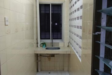 Freehold Villa Mewah Apartment Salak South 850 sqf