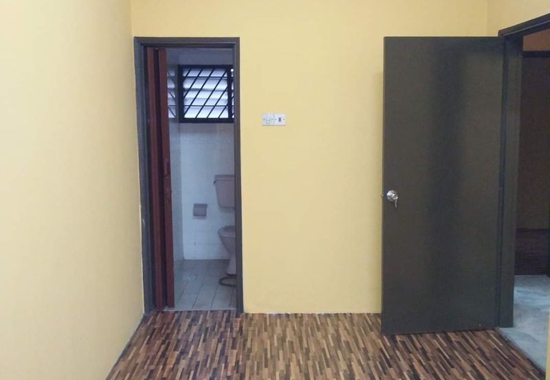 Freehold Villa Mewah Apartment Salak South 850 sqf