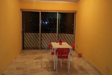 Freehold Villa Mewah Apartment Salak South 850 sqf