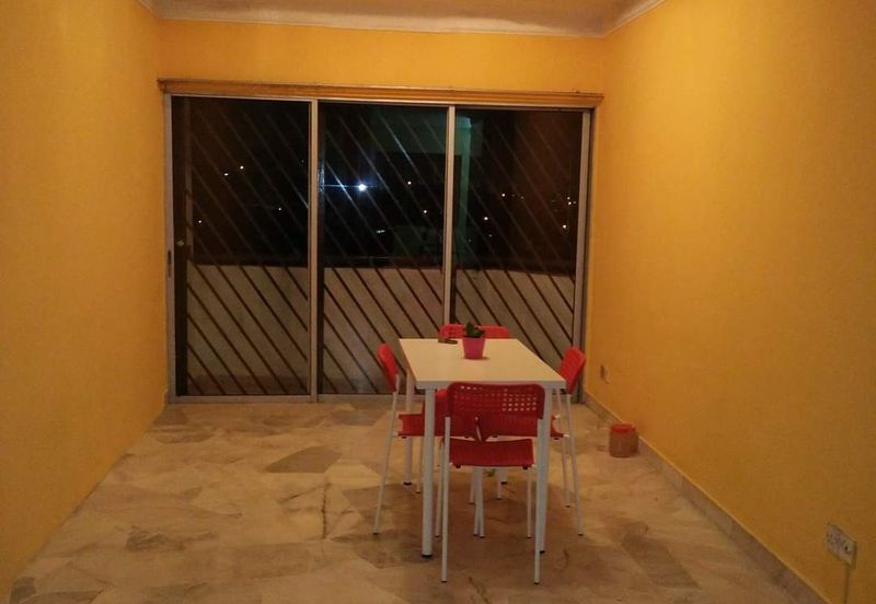 Freehold Villa Mewah Apartment Salak South 850 sqf