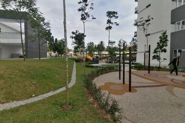 Apartment Perdana Park,Bandar Tasik Puteri Rawang with Swimming Pool and Futsal Court