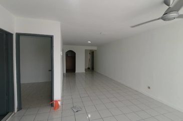 Pantai Hill Park Phase 5 Pantai Dalam Near Mid Valley with Huge Balcony