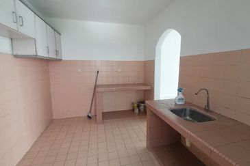 Pantai Hill Park Phase 5 Pantai Dalam Near Mid Valley with Huge Balcony