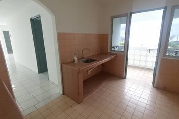 Pantai Hill Park Phase 5 Pantai Dalam Near Mid Valley with Huge Balcony