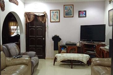 Corner Freehold Lot 2 Storey Terrace house Tmn Dagang Jaya Ampang 6 Room 5k sqft