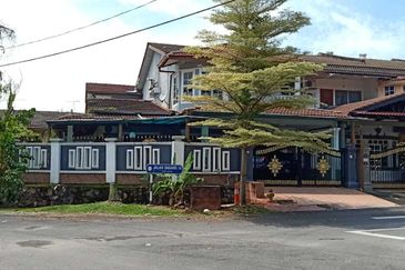 Corner Freehold Lot 2 Storey Terrace house Tmn Dagang Jaya Ampang 6 Room 5k sqft