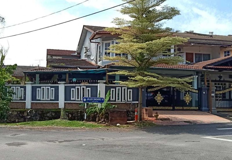 Corner Freehold Lot 2 Storey Terrace house Tmn Dagang Jaya Ampang 6 Room 5k sqft