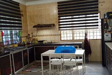 Corner Freehold Lot 2 Storey Terrace house Tmn Dagang Jaya Ampang 6 Room 5k sqft