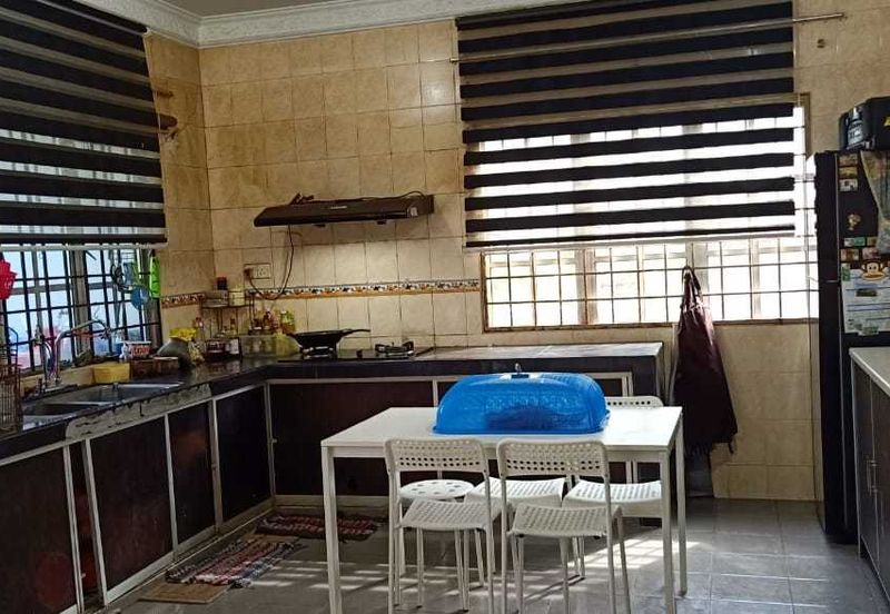 Corner Freehold Lot 2 Storey Terrace house Tmn Dagang Jaya Ampang 6 Room 5k sqft