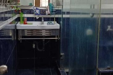 Corner Freehold Lot 2 Storey Terrace house Tmn Dagang Jaya Ampang 6 Room 5k sqft