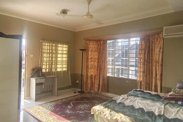 Corner Freehold Lot 2 Storey Terrace house Tmn Dagang Jaya Ampang 6 Room 5k sqft