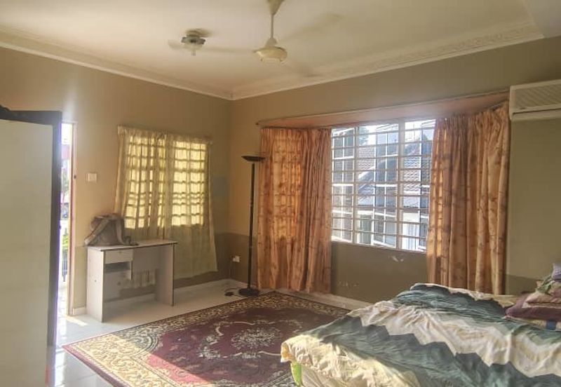 Corner Freehold Lot 2 Storey Terrace house Tmn Dagang Jaya Ampang 6 Room 5k sqft