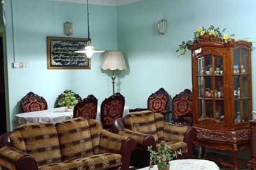 Corner Freehold Lot 2 Storey Terrace house Tmn Dagang Jaya Ampang 6 Room 5k sqft