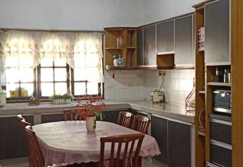 Corner Freehold Lot 2 Storey Terrace house Tmn Dagang Jaya Ampang 6 Room 5k sqft