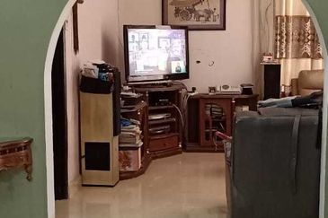 Corner Freehold Lot 2 Storey Terrace house Tmn Dagang Jaya Ampang 6 Room 5k sqft